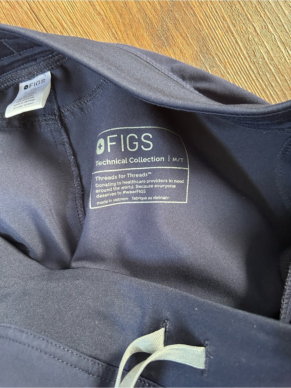 FIGS Navy Medium Tall scrub pants - Picture 2 of 2